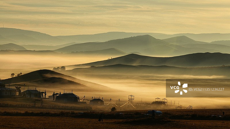 乌兰布统的平流雾图片素材