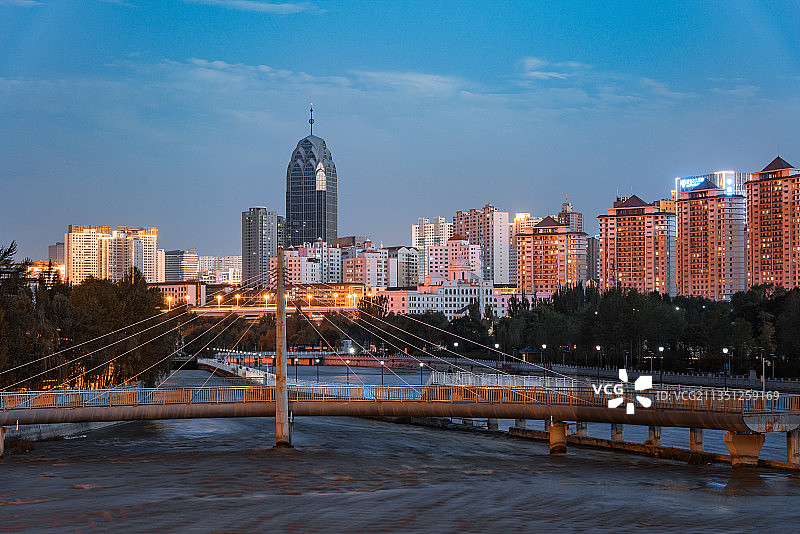 西宁城市地标夜景图片素材