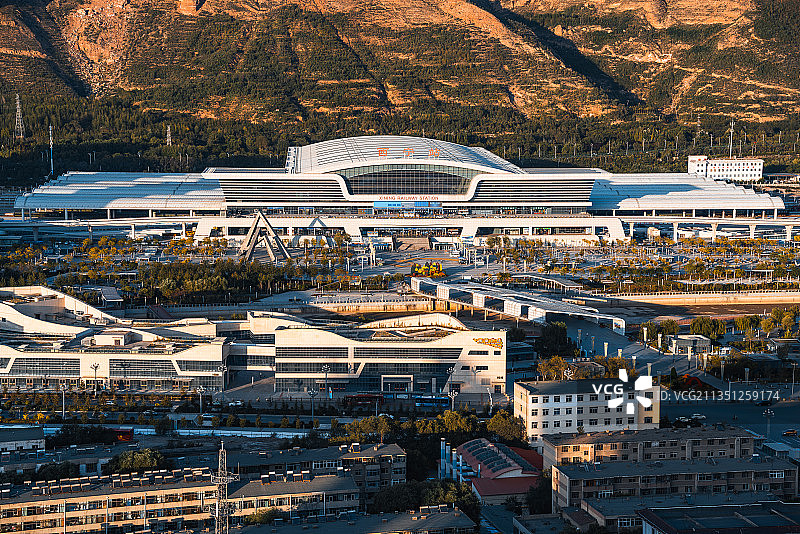 西宁火车站白天阳光高视角景观图片素材