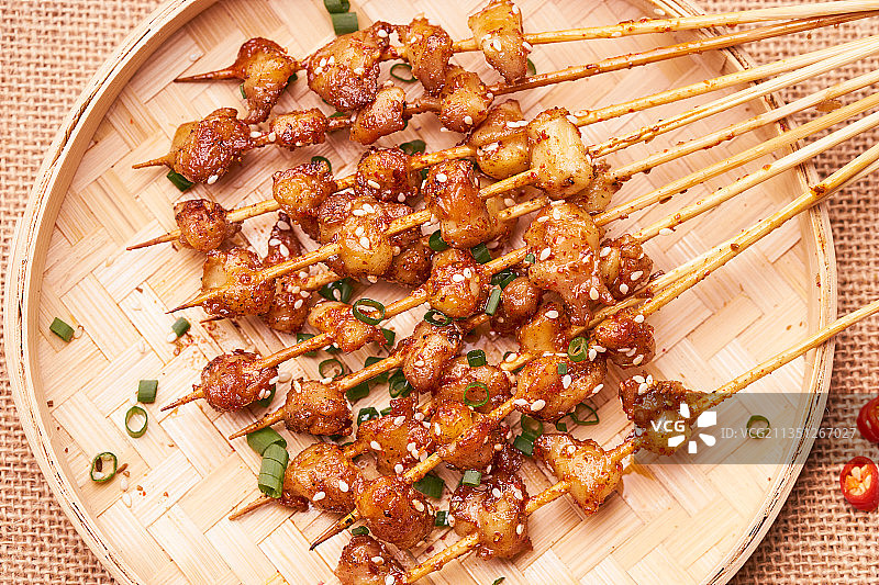 烧烤烤肉串靠鸡脆骨烤鸡串图片素材