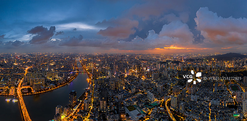 航拍黄昏珠江南北两岸的广州老城区（越秀区与海珠区）图片素材