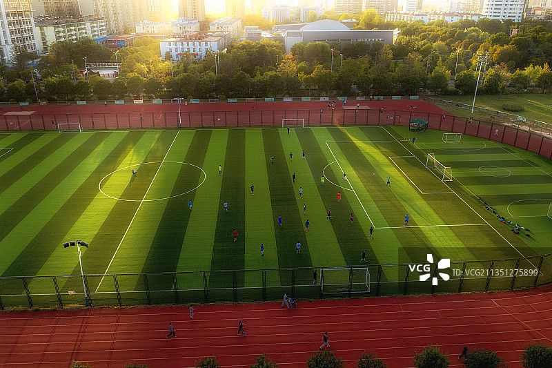 傍晚的球场+安徽省淮北市相山区淮北体育中心图片素材