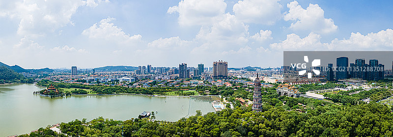 航拍视角下的佛山市顺德区顺峰山公园自然景观图片素材