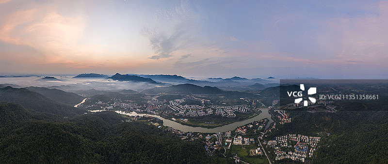 广州从化温泉镇日出天际线图片素材