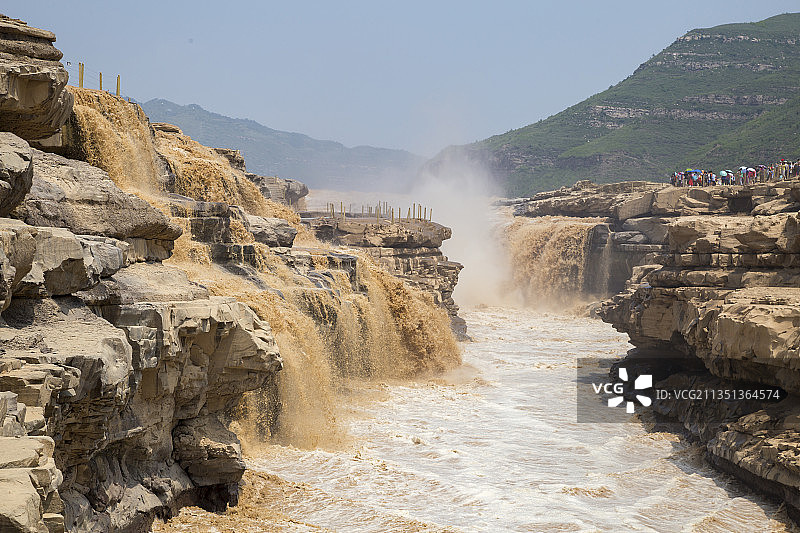 中国陕西山西著名旅游5A景点黄河壶口瀑布两岸澎湃的江水图片素材
