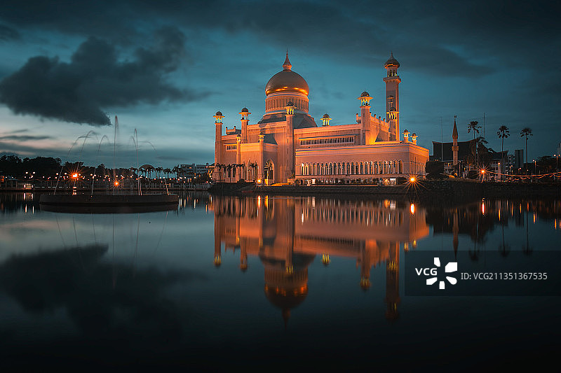 水中梦影图片素材