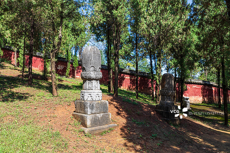 中国河南省郑州市登封嵩山少林寺塔林图片素材