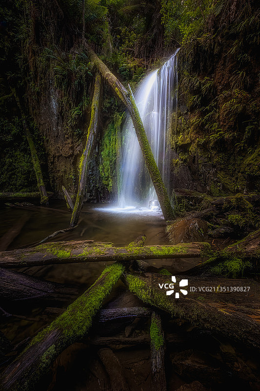 澳大利亚维多利亚州大奥特威国家公园森林瀑布的风景图片素材