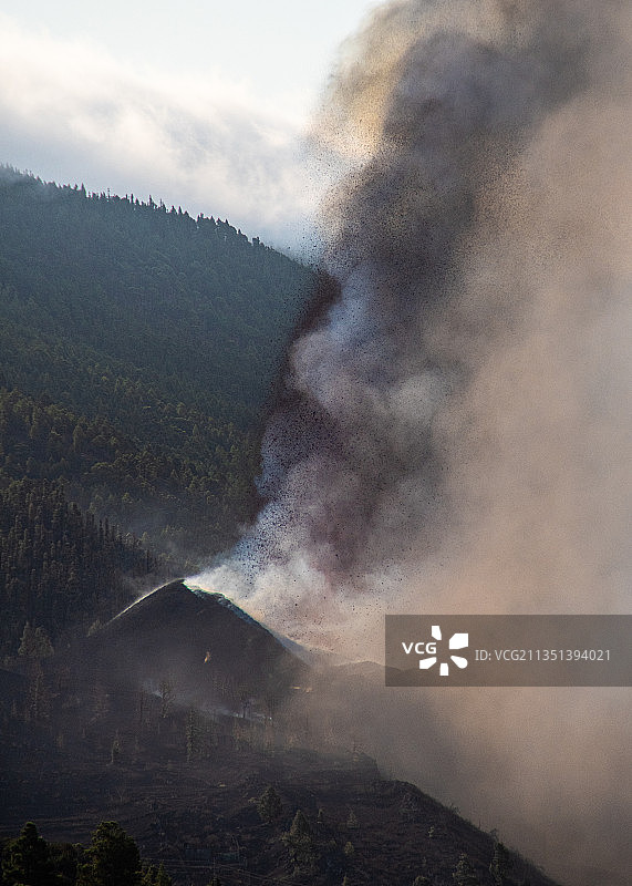 西班牙圣克鲁斯德特内里费岛火山景观图片素材