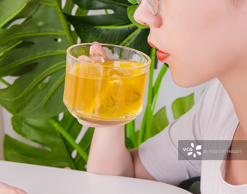 中药制作的养生茶图片素材