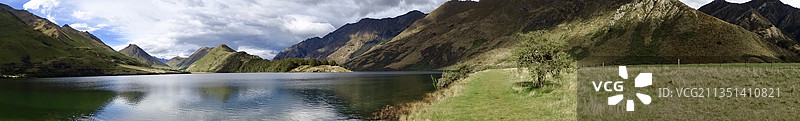 新西兰的湖泊和山脉全景图片素材