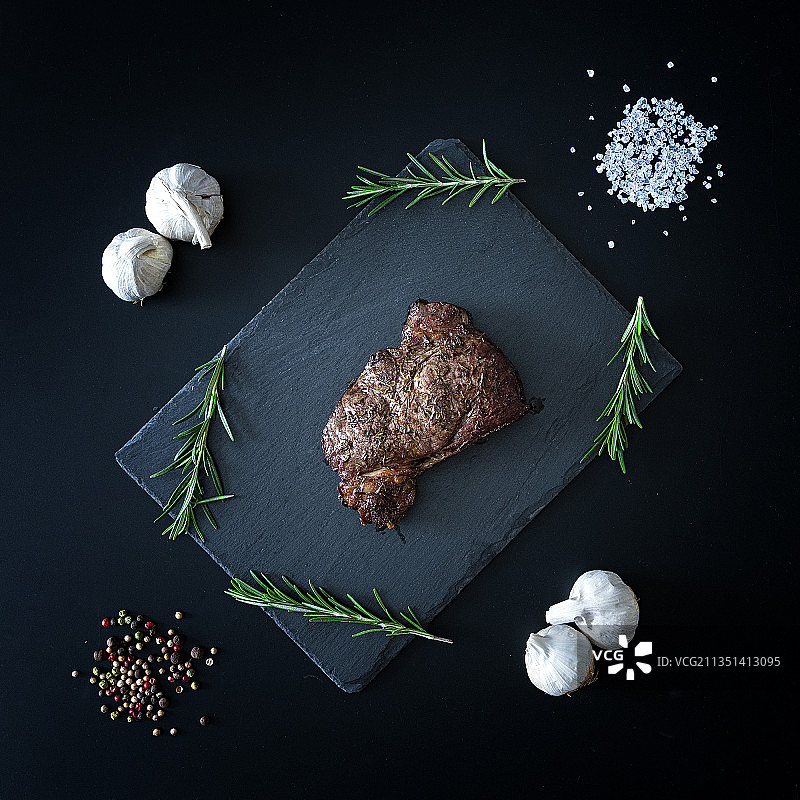 餐桌美食高角度视图，科尔切斯特，英国图片素材