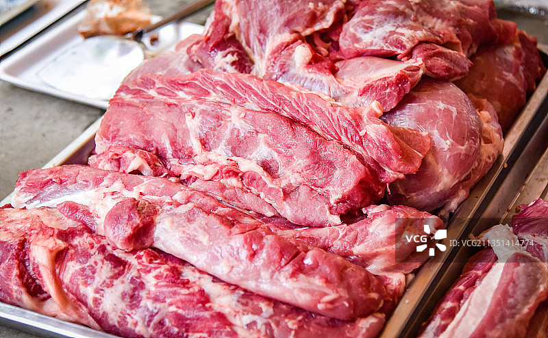 盘子里的肉的特写图片素材