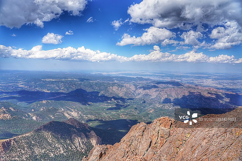 美国科罗拉多州派克斯峰壮丽景色鸟瞰图图片素材