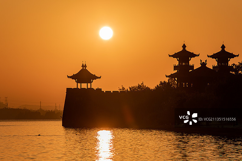 武汉市楚天台楚城朝霞日出图片素材