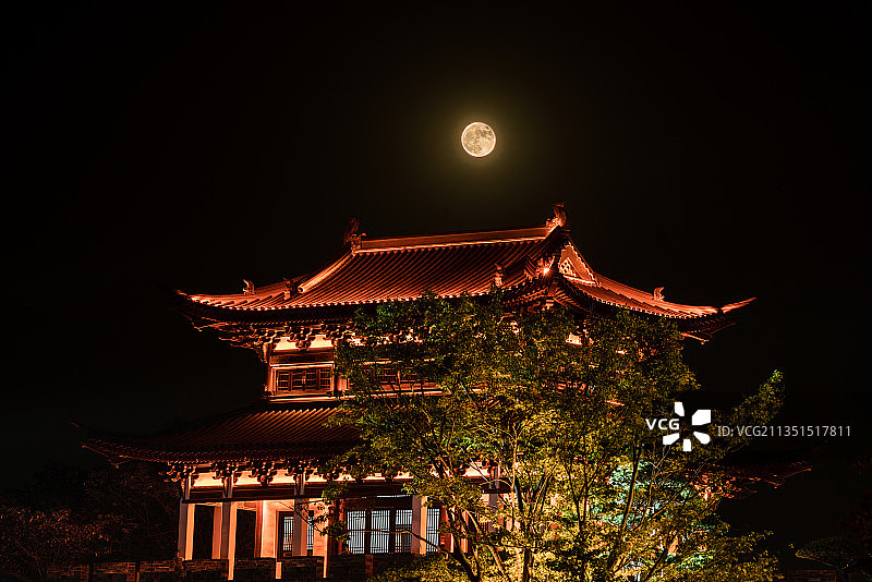 金华婺城古城景区满月图片素材