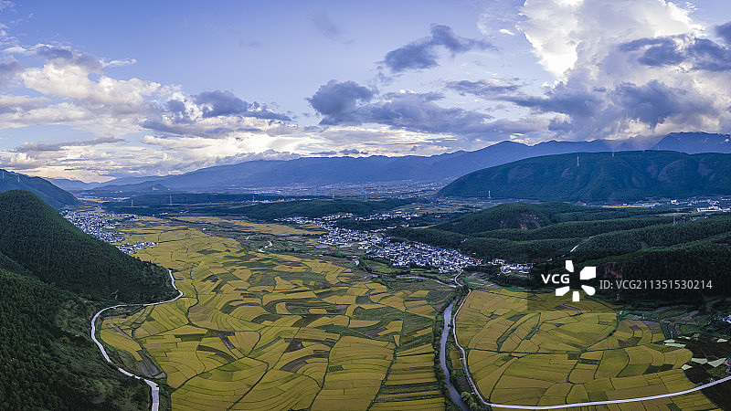 大理剑川新民村山川全景图片素材