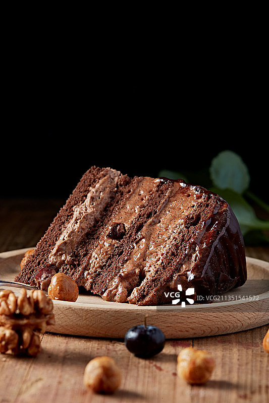 蓝莓草莓车厘子巧克力鲜奶慕斯生日蛋糕图片素材