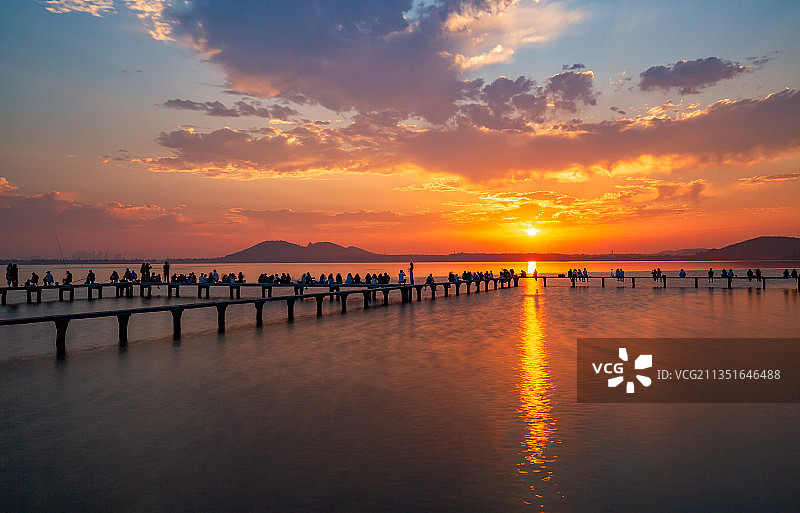 东湖日出图片素材