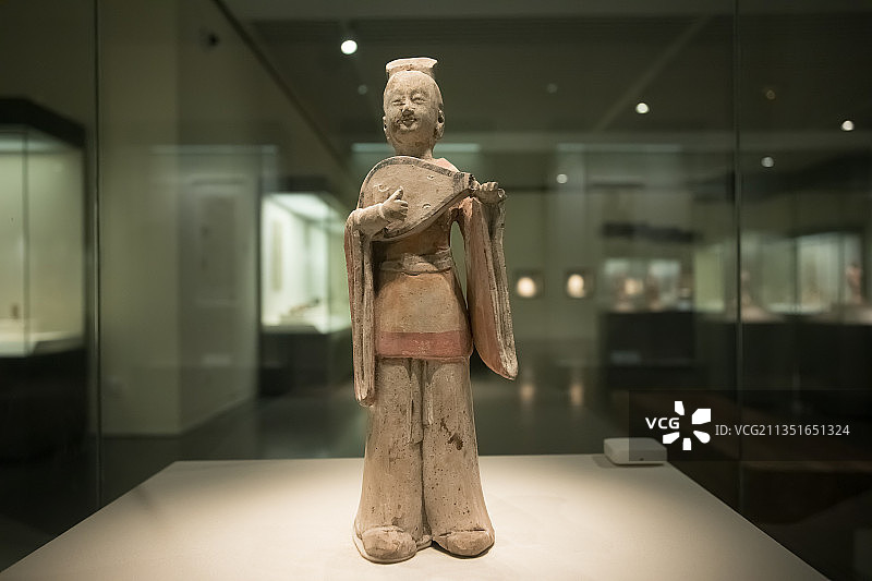 国家博物馆弹琵琶陶俑北齐1973年山西寿阳厍狄回洛墓出土图片素材