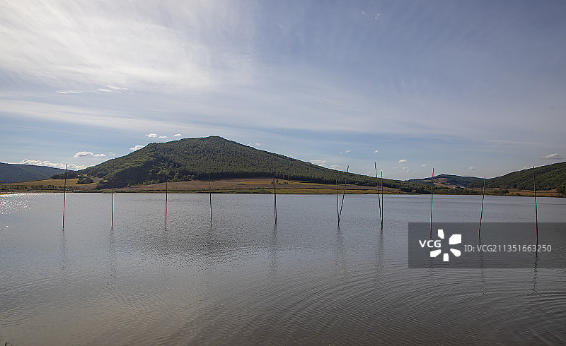 吉林省延边自治州敦化市六顶山下的一颗璀璨明珠——雁鸣湖镇小山图片素材