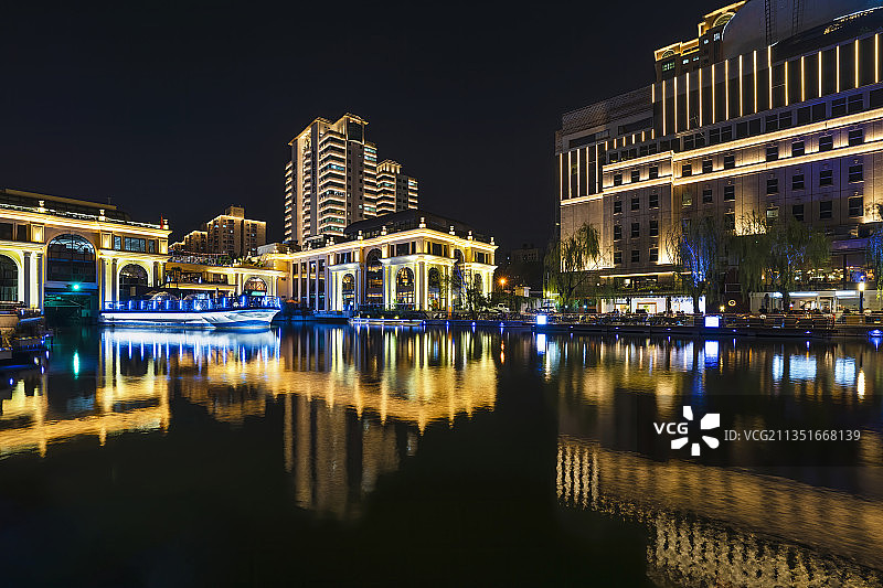 亮马河国际风情水岸夜景图片素材