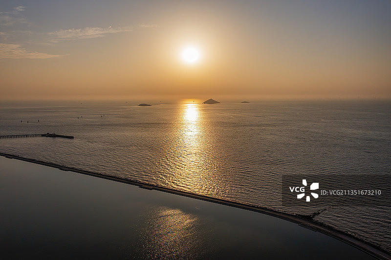 航拍金山城市沙滩日出图片素材