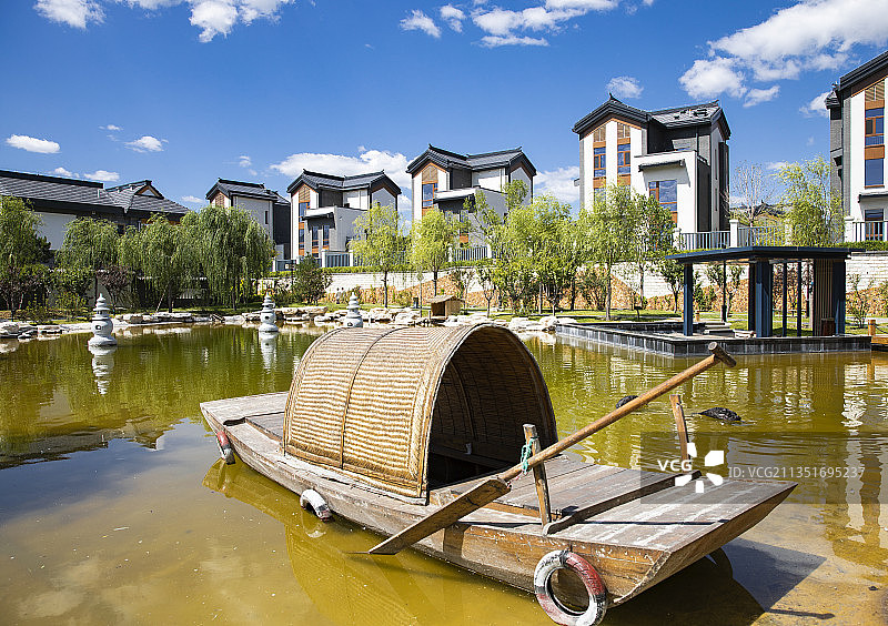 河北省保定市涞源县某别墅区小区花园图片素材