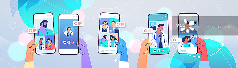 患者在智能手机上与医生讨论图片素材