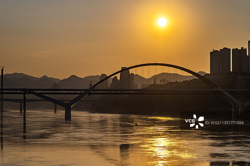 重庆菜园坝大桥日出 Sunrise in Chongqing图片素材