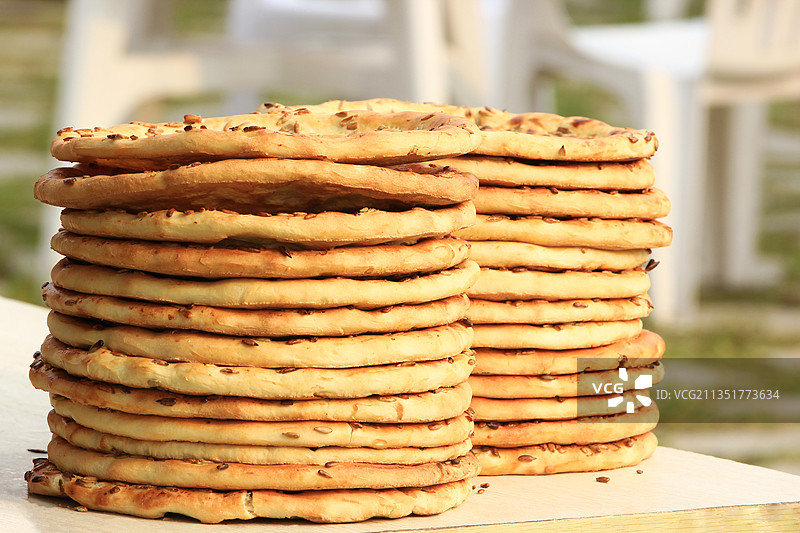 新疆特产 馕 大馍 正宗烤馕饼 芝麻油酥馕 传统手工工艺 早图片素材