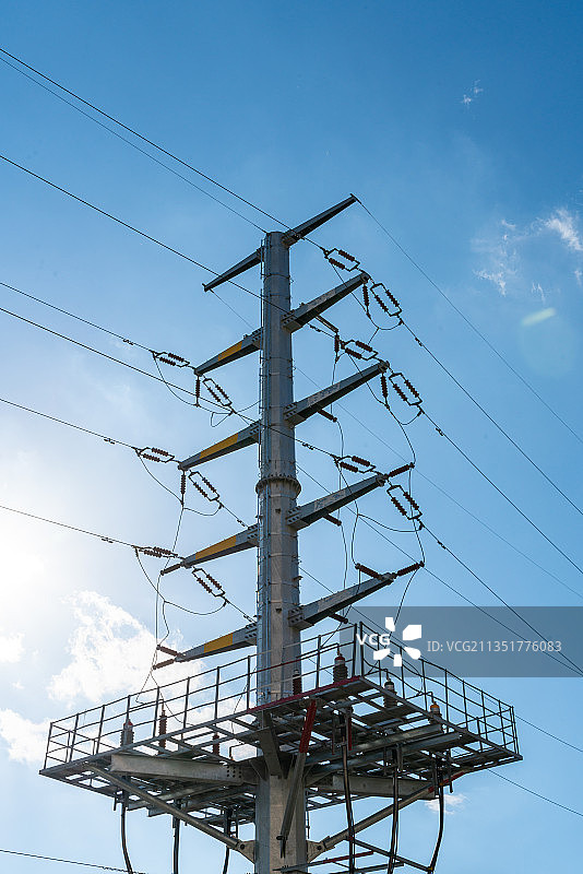 中国东北哈尔滨输电塔图片素材