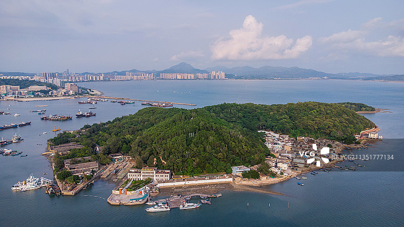 广东省汕尾城区小岛渔村全景航拍图片图片素材
