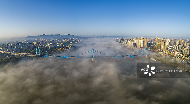 航拍襄阳平流雾汉江城市风光风景图片素材