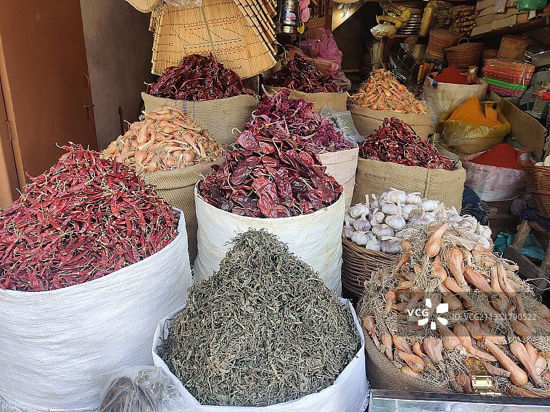 克什米尔邦的香料市场：印度香料和干果展销图片素材