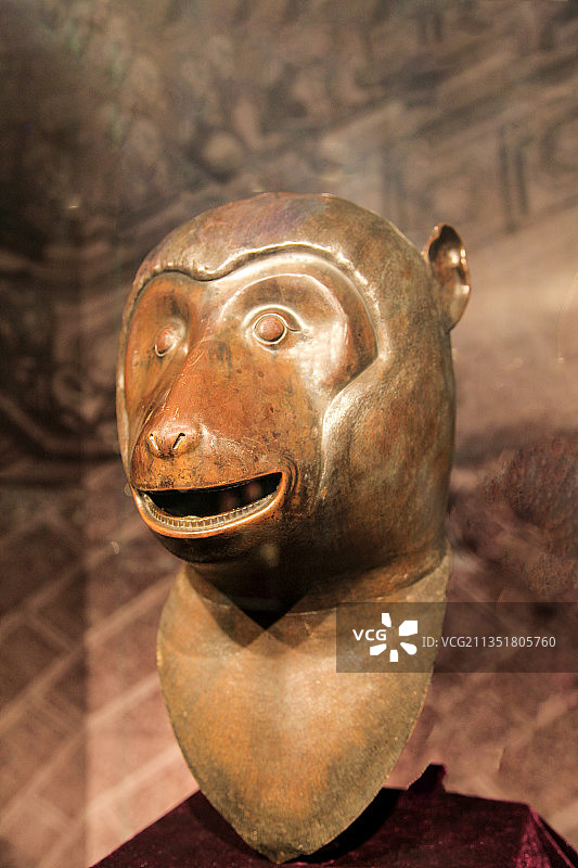 北京市保利艺术博物馆馆藏圆明园十二生肖兽首：猴首铜像图片素材