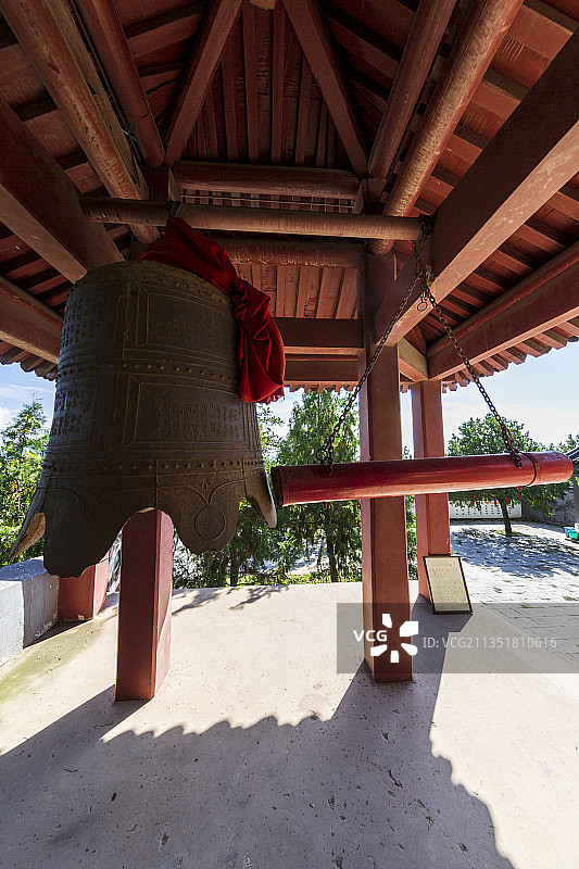 北京市平谷区轩辕庙钟亭铁钟图片素材