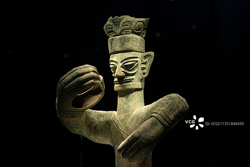 三星堆青铜立人像图片素材