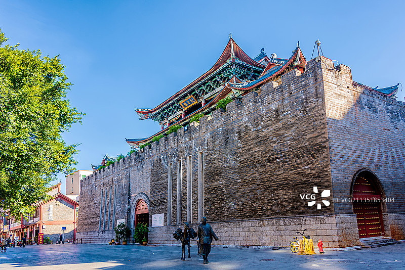 中国云南昆明古城近日楼图片素材