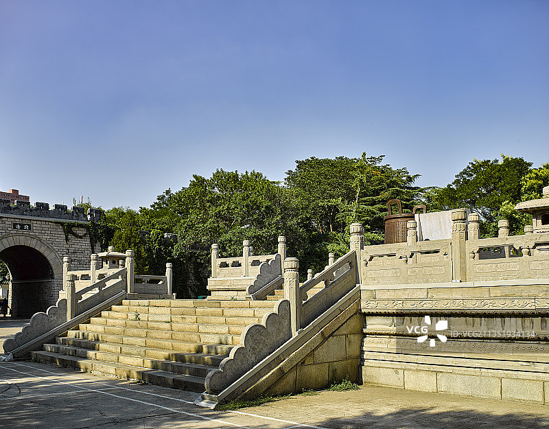 山东省济南市大明湖风景区北门图片素材