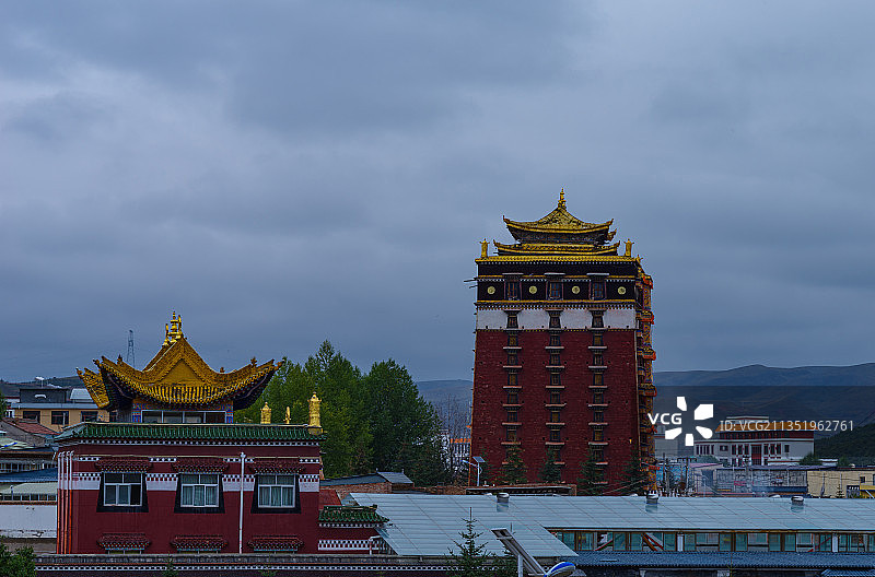 中国甘肃甘南合作市米拉日巴佛阁图片素材