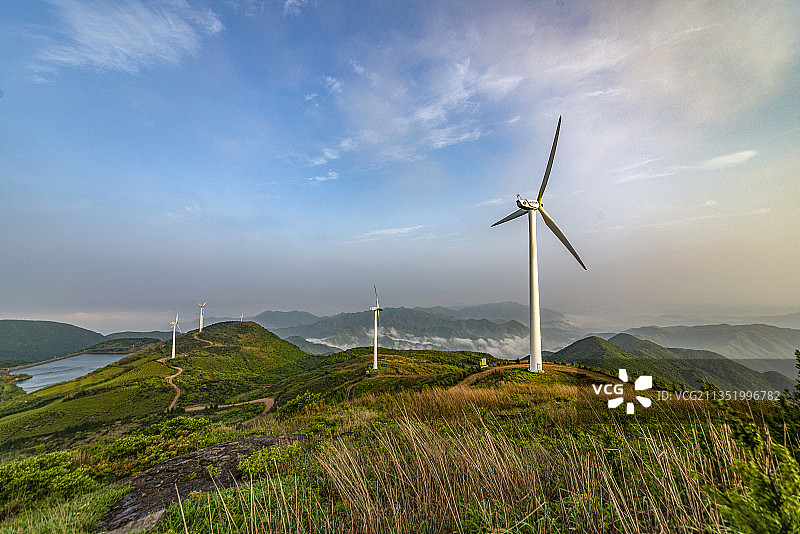 浙江东阳东白山风力发电机图片素材