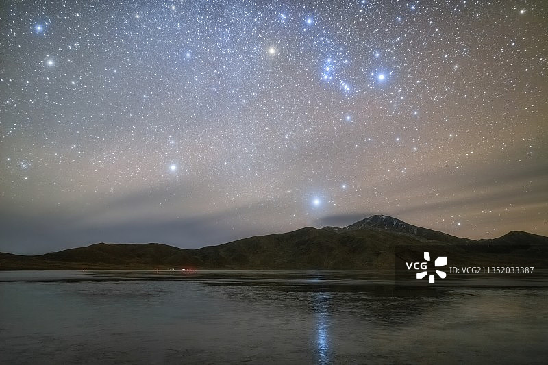 冬季猎户座升起和银河图片素材