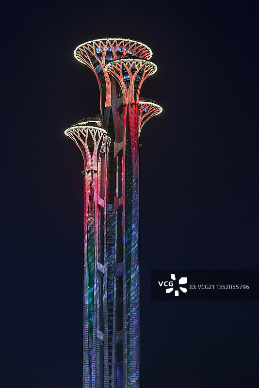 美丽多彩的北京奥运塔夜景图片素材