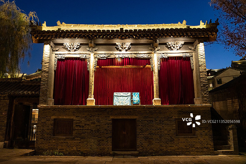 中国北京古北水镇杨无敌祠老戏台夜景图片素材