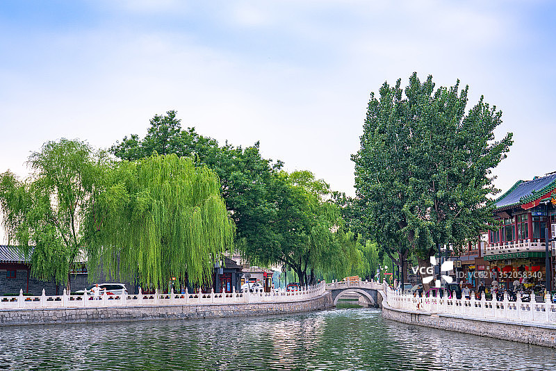 中国北京什刹海的银锭桥图片素材