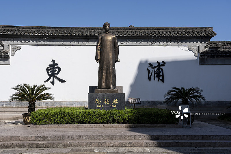 东浦黄酒小镇-徐锡麟雕像图片素材