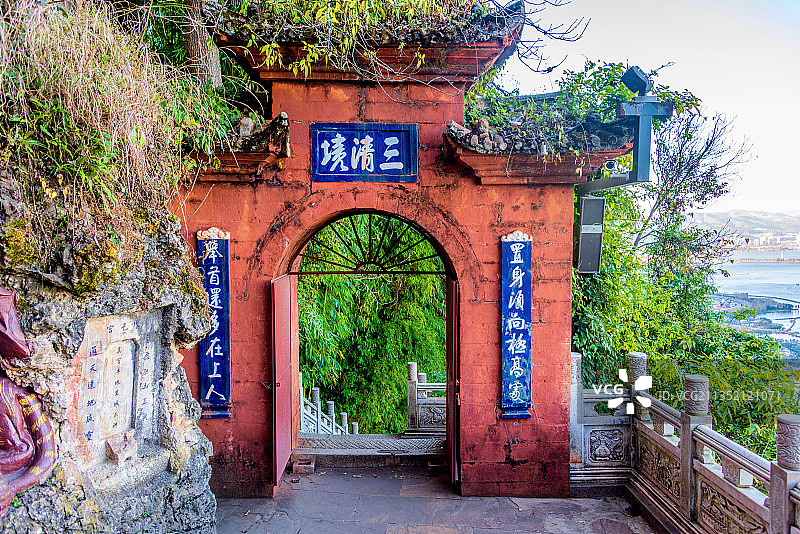 中国云南昆明西山龙门风景区三清阁古建筑群图片素材