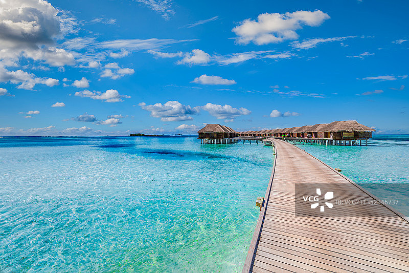 马尔代夫迪杜菲诺卢南环礁的蓝天海景图片素材