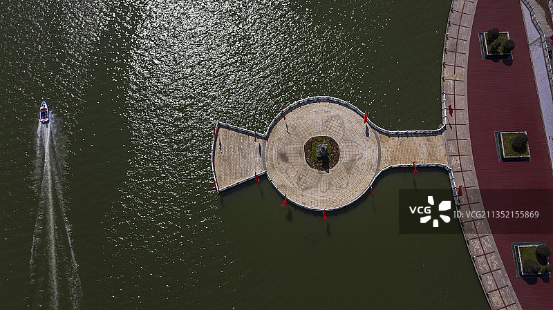 呼啸而过，常德市柳叶湖。图片素材